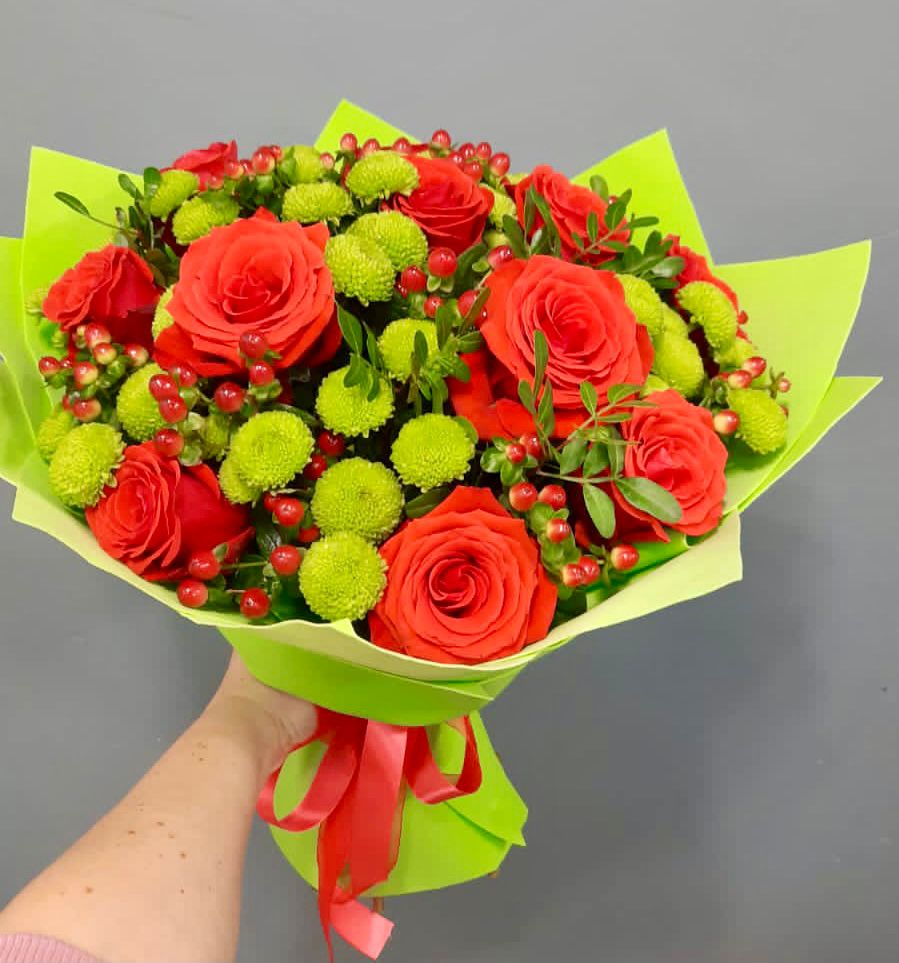 Букет цветов из: Хризантемы и Розы в Воскресенское Тульская область