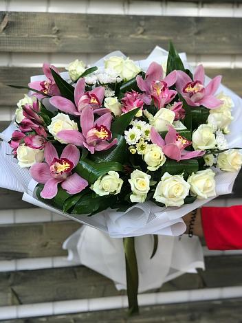 Букет цветов из: Розы и Хризантемы в Воскресенское Тульская область