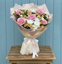 Букет цветов из:  Гвоздики, Орхидеи и Розы в Воскресенское Тульская область