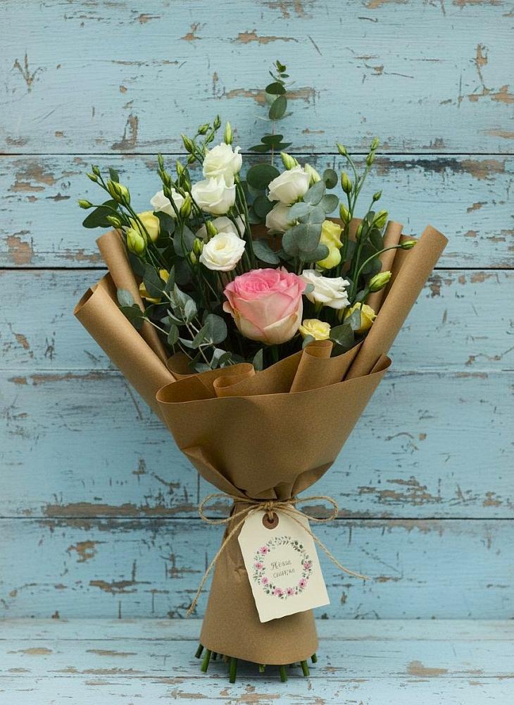 Букет цветов из: Розы и Лизиантусы в Воскресенское Тульская область