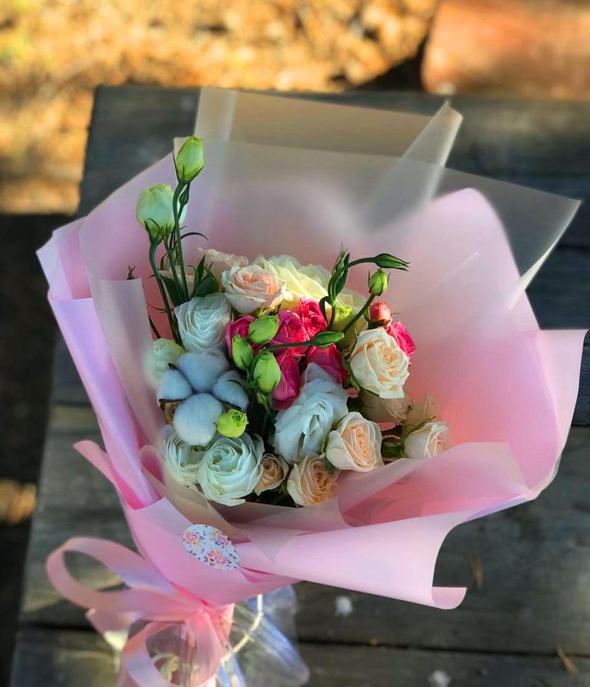 Букет цветов из: Розы и Лизиантусы в Воскресенское Тульская область