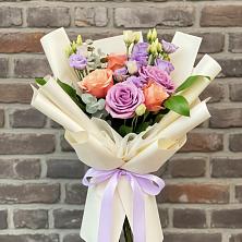 Букет цветов из:  Лизиантусы и Розы в Воскресенское Тульская область