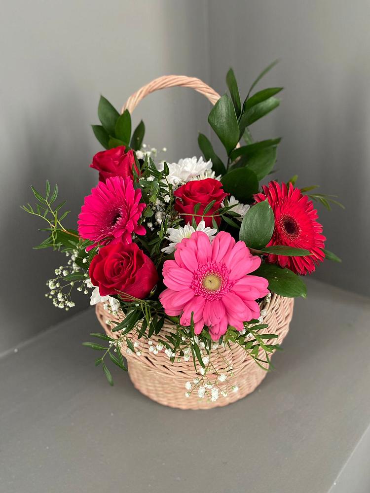 Цветочная композиция из Розы, Хризантемы и Герберы в корзине в Воскресенское Тульская область