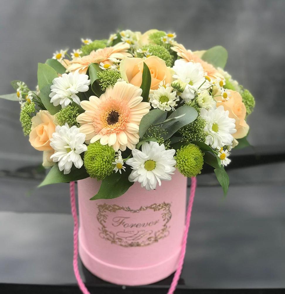 Цветочная композиция из Розы, Герберы и Хризантемы в шляпной коробке в Воскресенское Тульская область