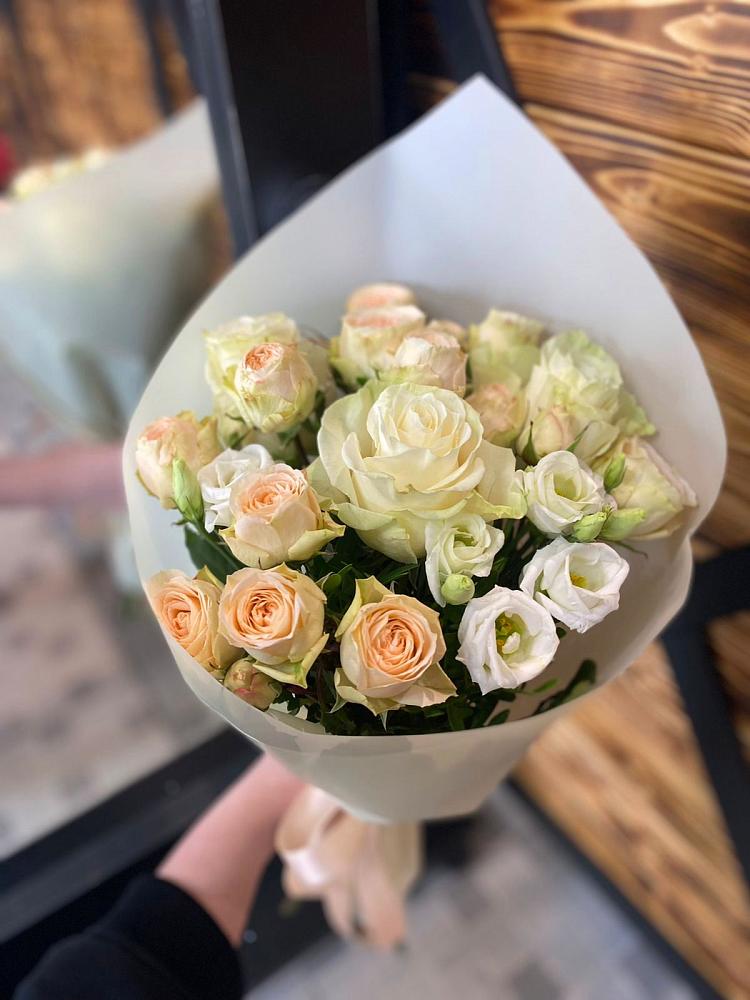 Букет цветов из: Розы и Лизиантусы в Воскресенское Тульская область